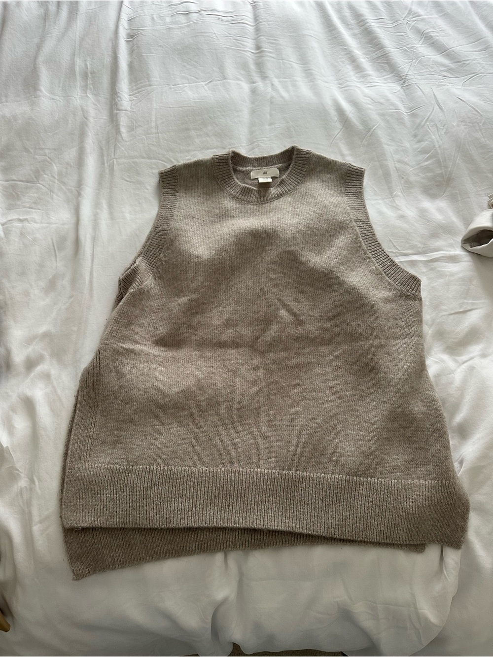 H&M Neutral Taupe Sleeveless V-Neck Sweater Vest